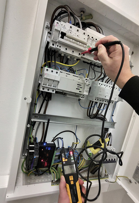 Revize a servis fotovoltaick�ch elektr�ren